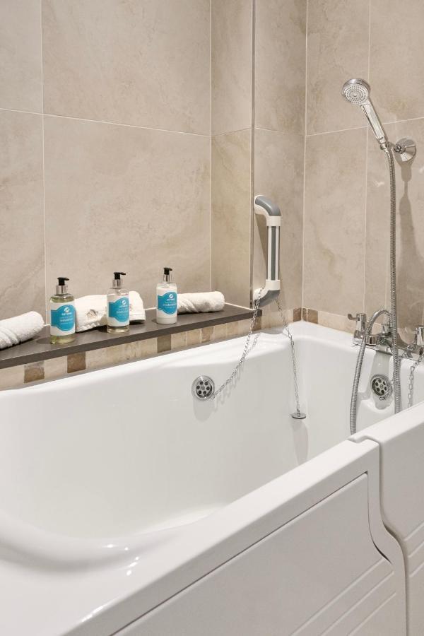 The Lodge - Studio Apartment'S Castel Εξωτερικό φωτογραφία