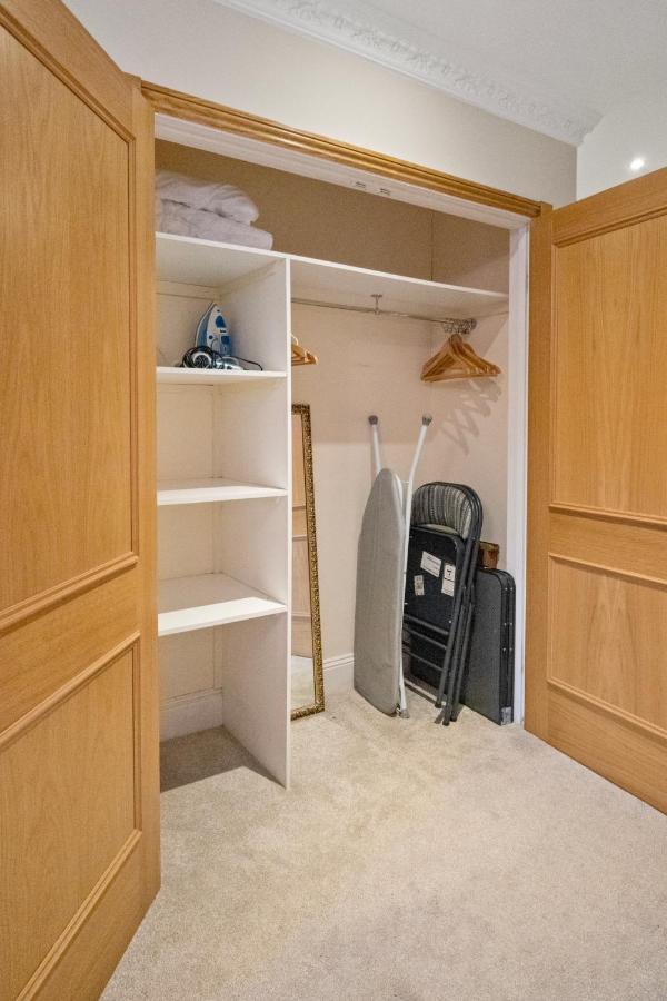 The Lodge - Studio Apartment'S Castel Εξωτερικό φωτογραφία