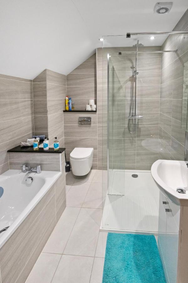 The Lodge - Studio Apartment'S Castel Εξωτερικό φωτογραφία