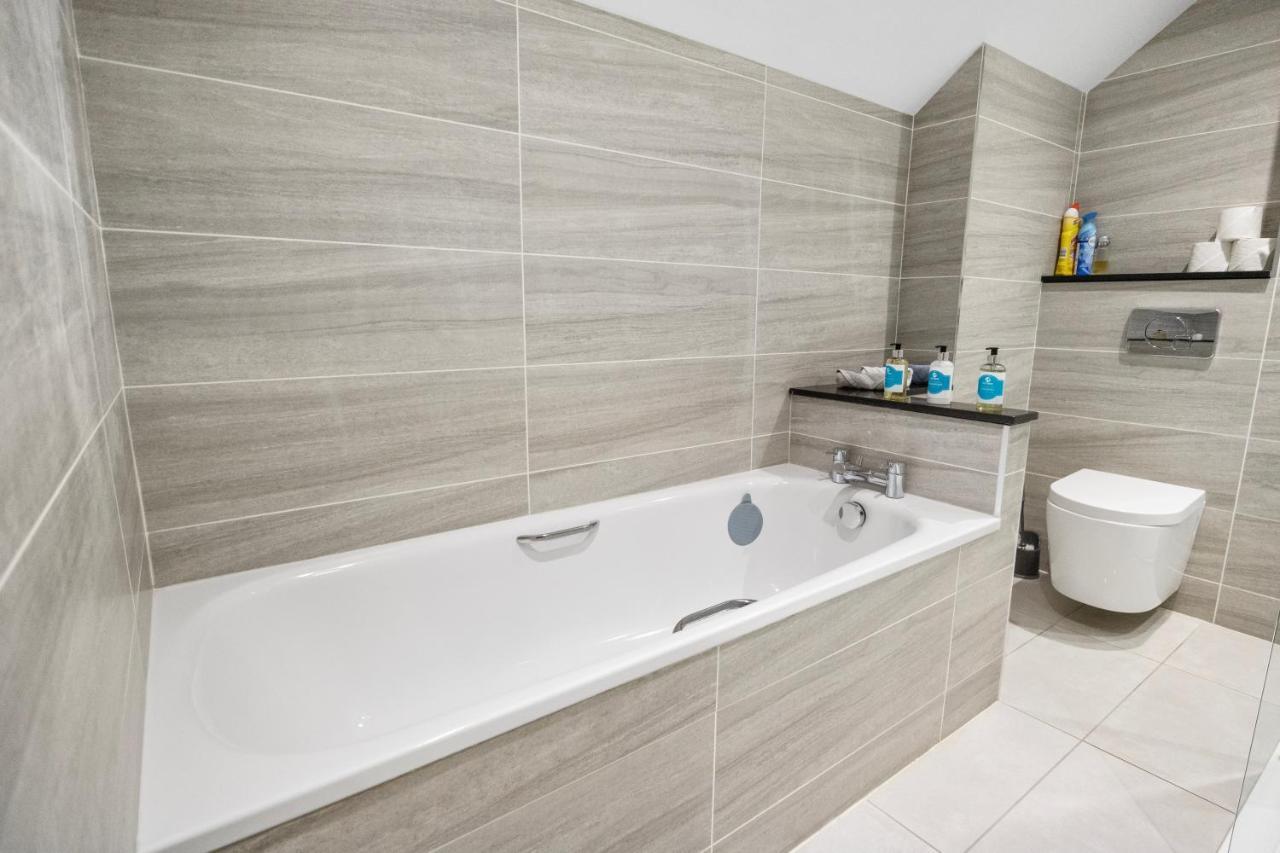 The Lodge - Studio Apartment'S Castel Εξωτερικό φωτογραφία