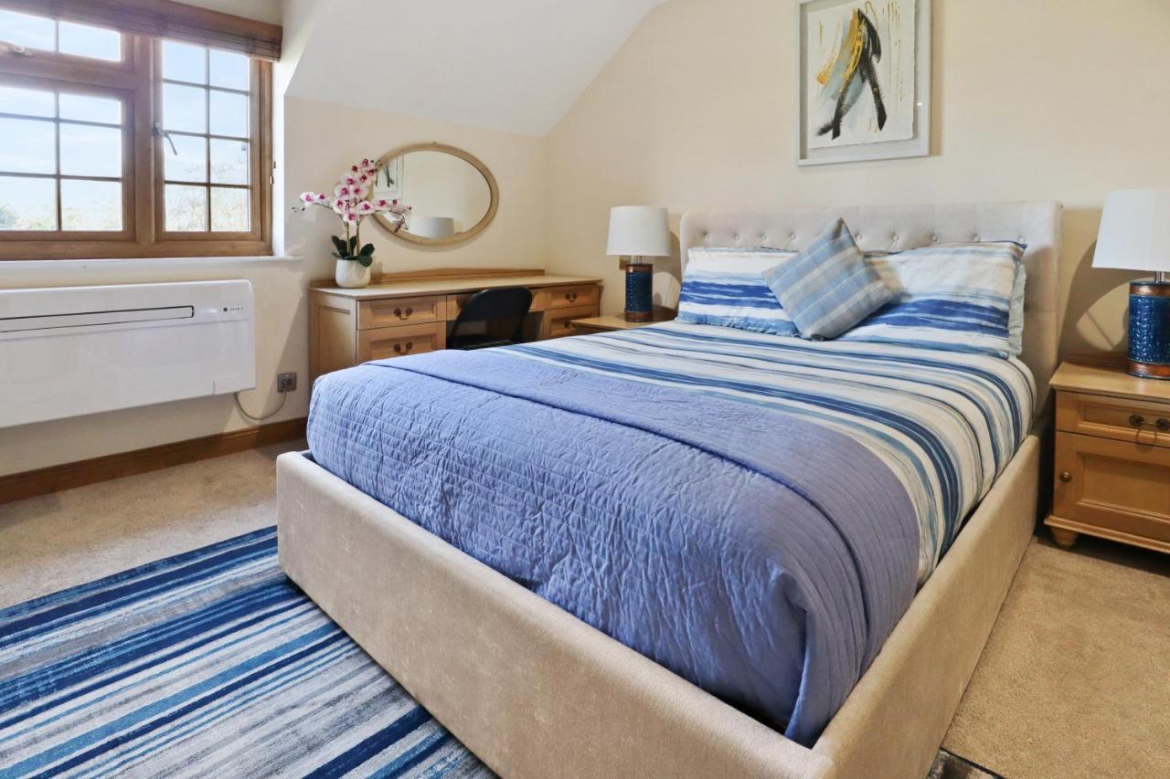 The Lodge - Studio Apartment'S Castel Εξωτερικό φωτογραφία