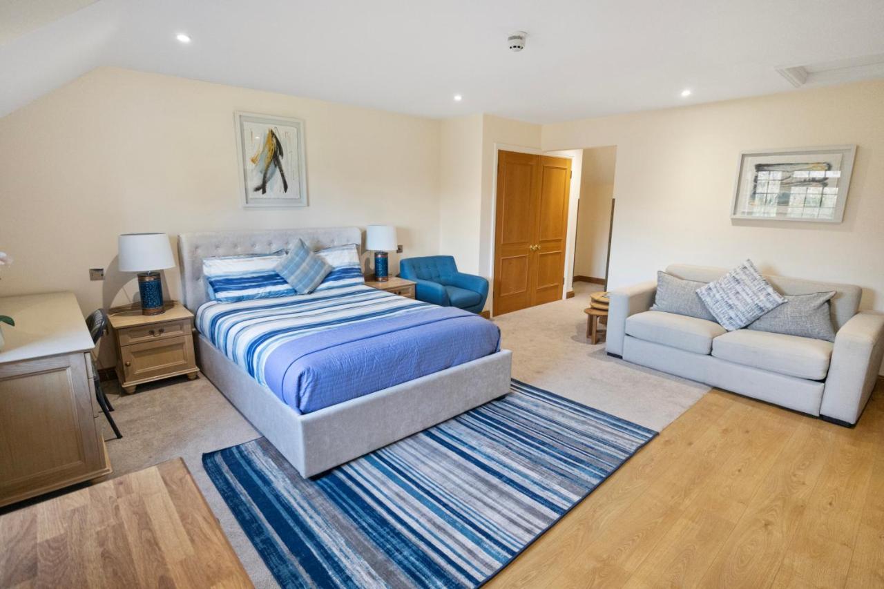 The Lodge - Studio Apartment'S Castel Εξωτερικό φωτογραφία